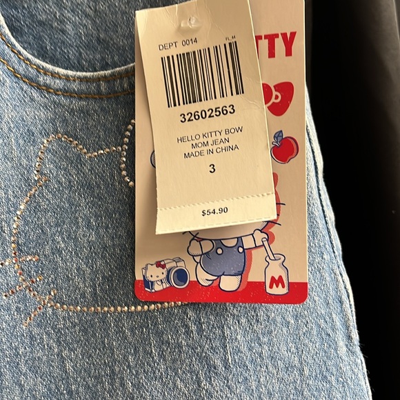 Red Bow Hello Kitty Embellished Women's Jeans
New with tags - Picture 6 of 6